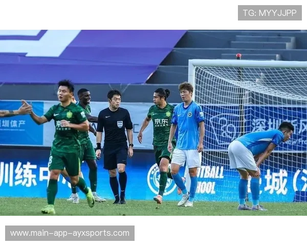 训练场冲突视频曝光，球队内部纪律遭质疑