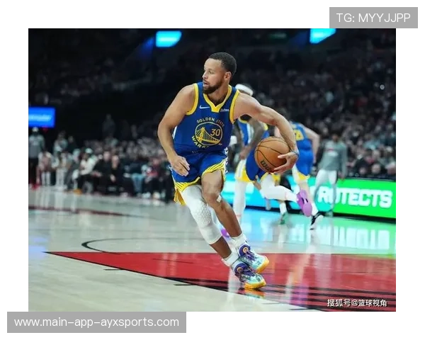 库里被邀请为儿童主持体育课堂，教学片段走红