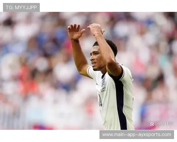 贝林厄姆断球后原地转向推进,英格兰完成压制反击的战术解码 贝林厄姆断球后原地转向推进,英格兰完成压制反击的战术解码