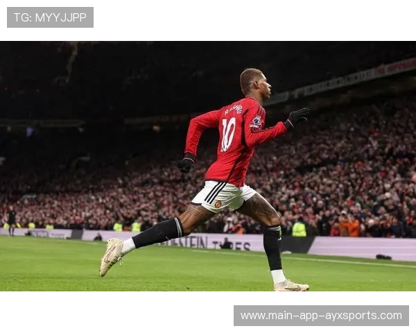 曼联中场长传直达拉什福德制造单刀良机 曼联中场长传直达拉什福德制造单刀良机