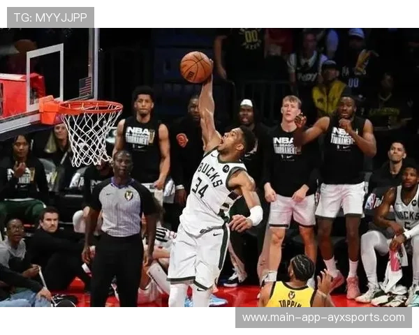 字母哥强行切入得分,雄鹿势头更加旺盛 字母哥强行切入得分,雄鹿势头更加旺盛