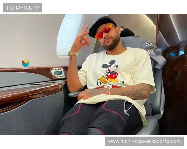 内马尔夜店照再度曝光，俱乐部高层气炸